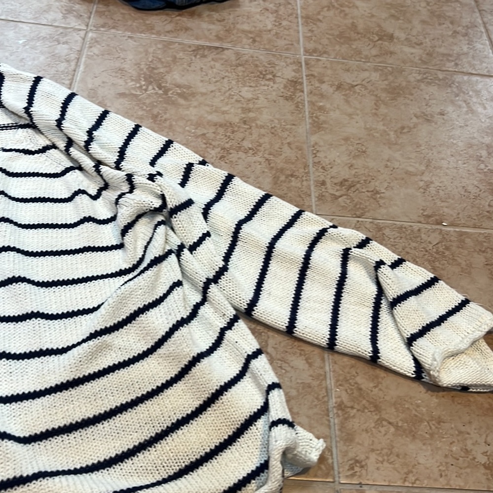 H&M sweater - Picture 2 of 3
